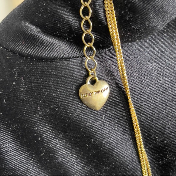 NWT Betsey Johnson Tzarina Cascade Rose Beaded Necklace On A Tri Gold Tone Chain - Picture 8 of 10